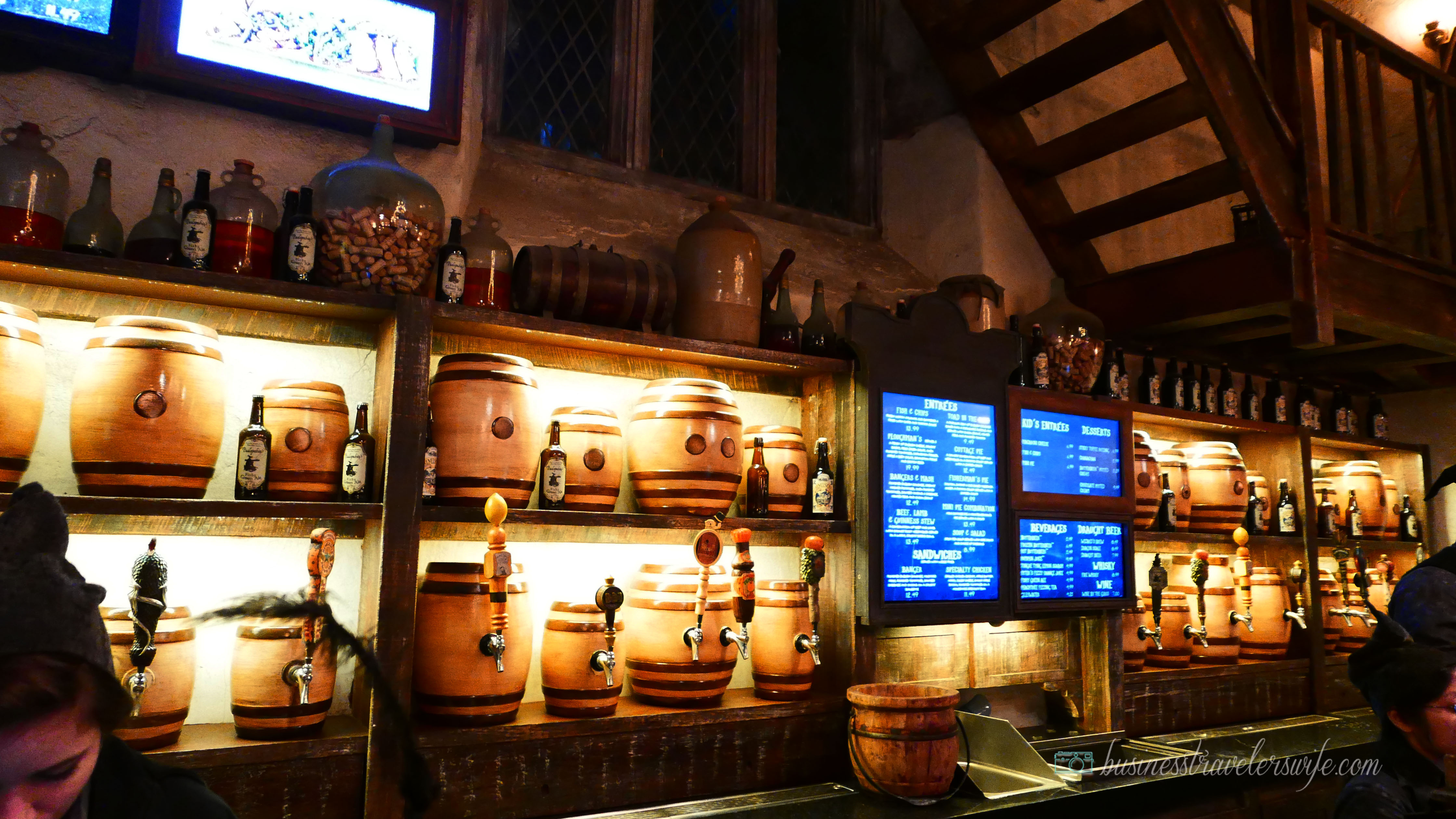tips on visiting wizarding world of harry potter - leaky cauldron