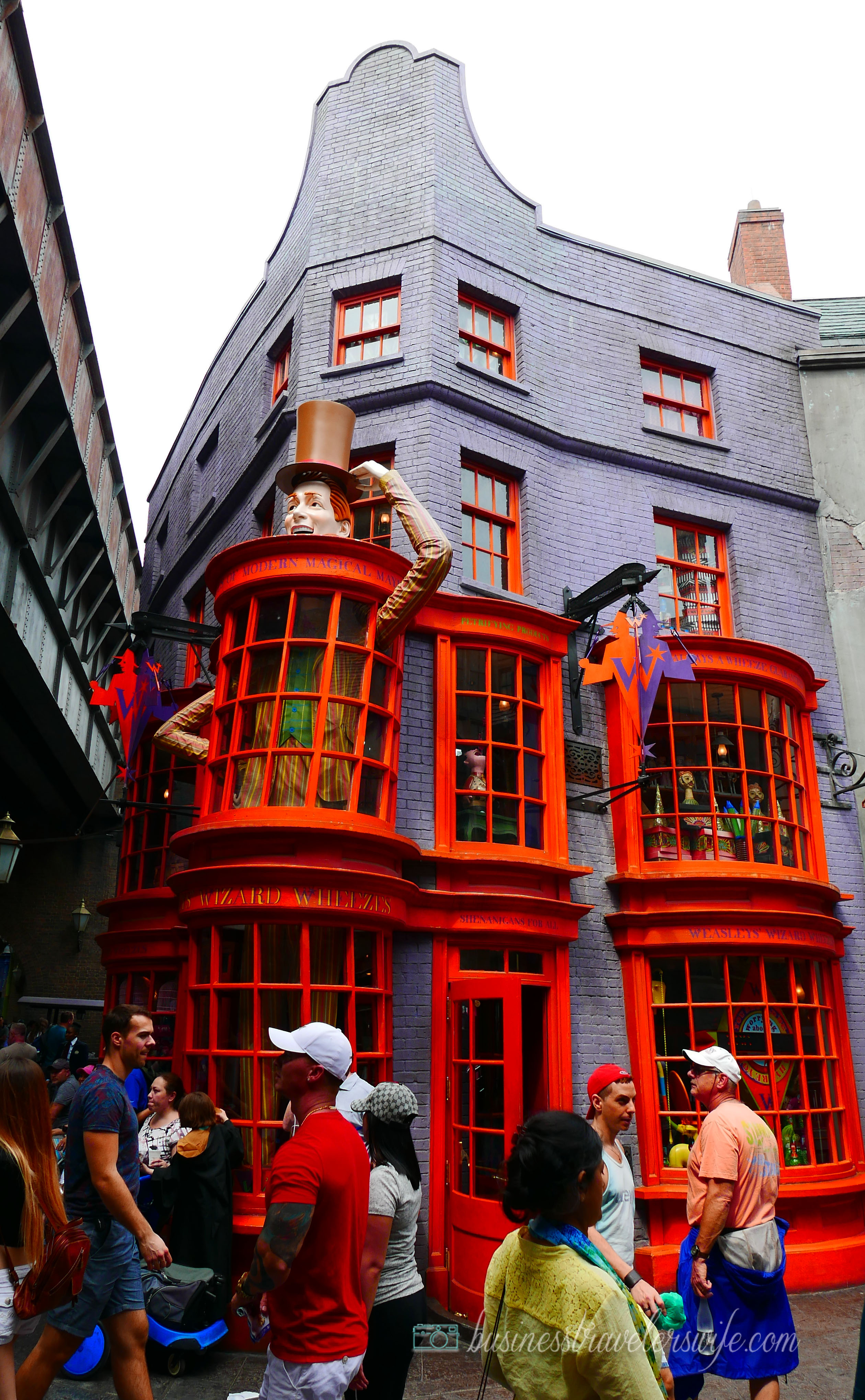 tips on visiting wizarding world of harry potter - whizzing weasleys