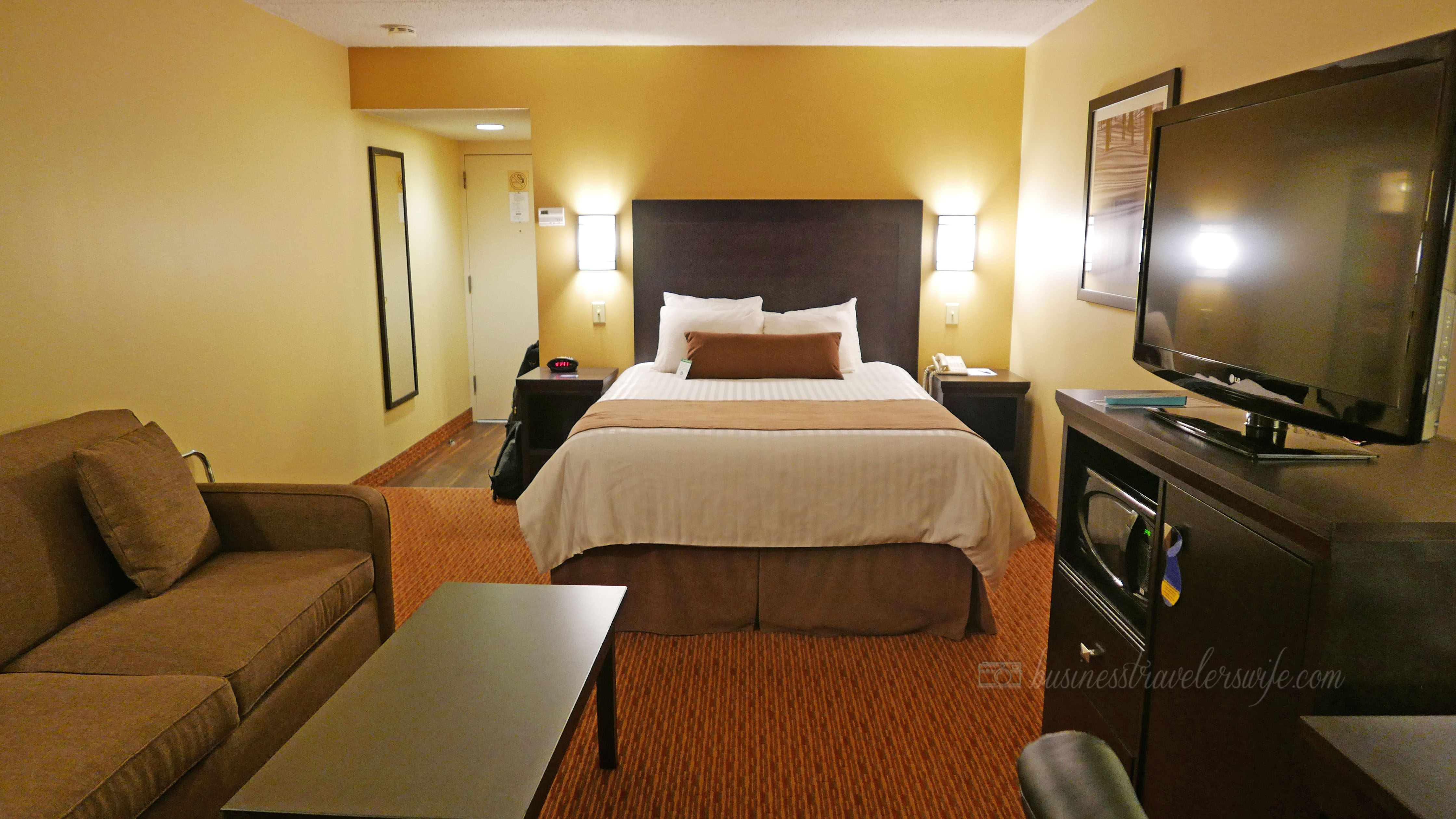 Cross-country road trip: Drive from Calgary to Toronto Best Western Plus Hotel and Conference Centre Dryden Ontario hotel room