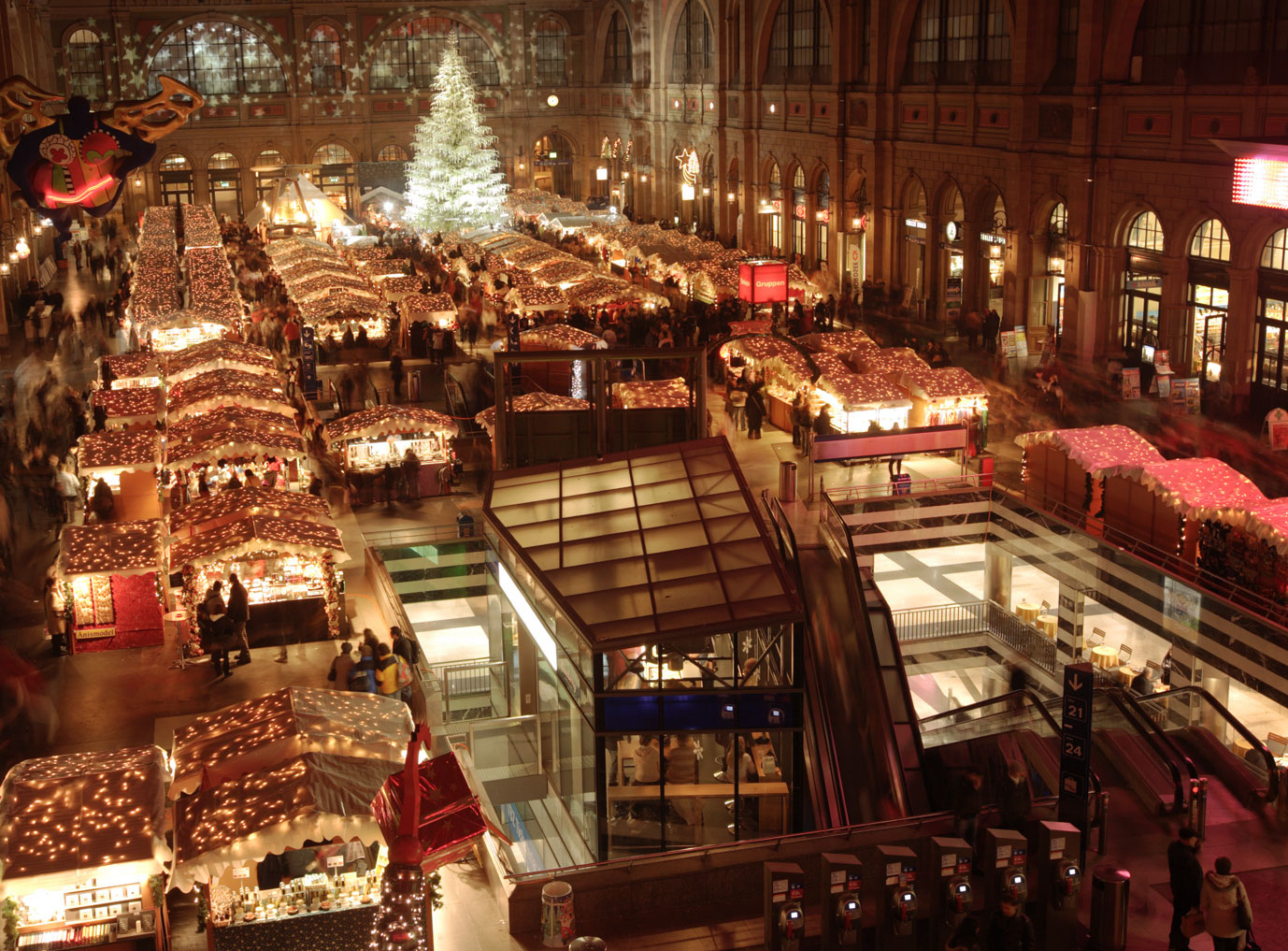 10 Must-Visit Christmas Markets Around the World for Foodies