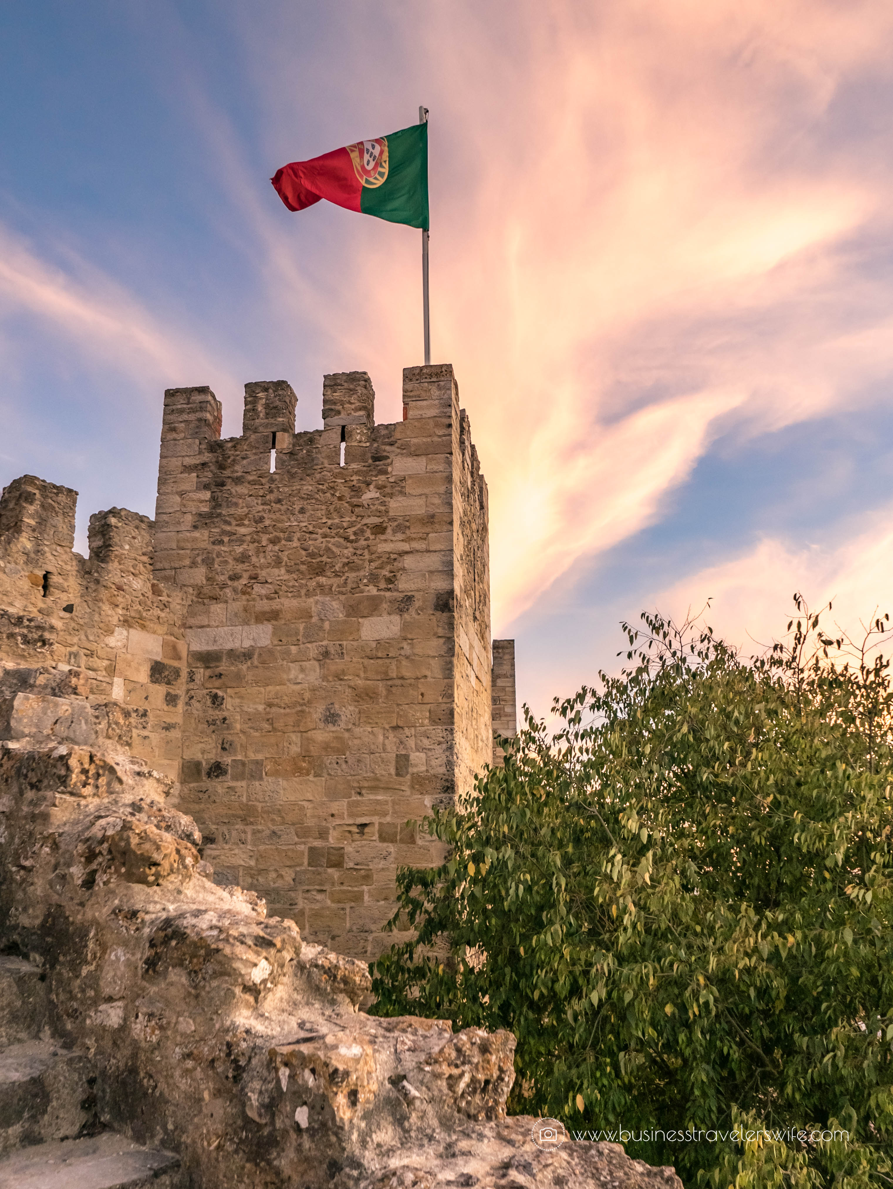15 Travel Tips for Your First Trip to Lisbon Portugal Castelo De Sao Jorge Sunset Views