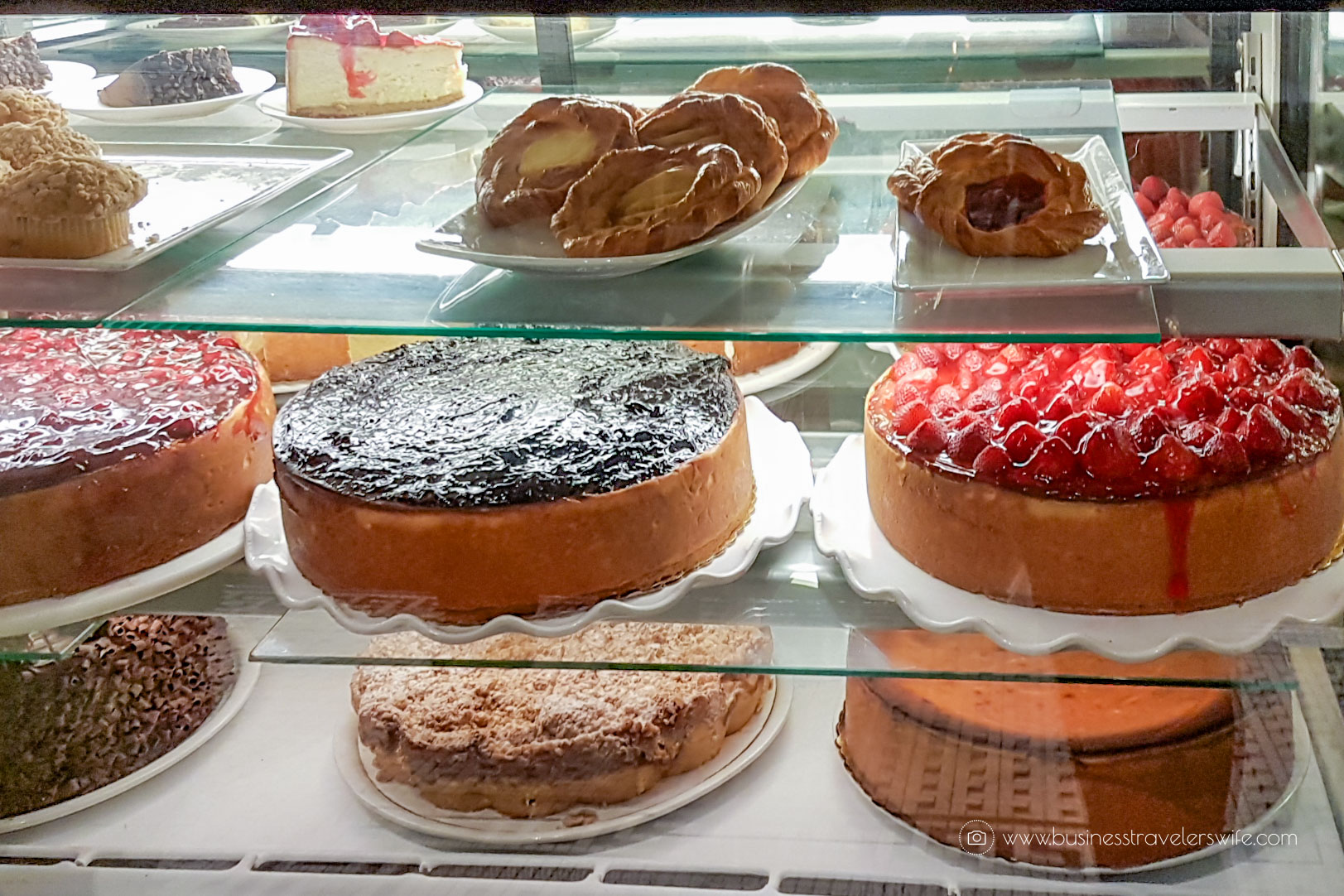 Las Vegas Travel Hack Using myVEGAS Rewards and Hotel Comps Complimentary Cheesecake at Carniege Deli Mirage